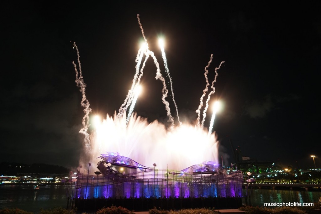 Sentosa Crane Dance