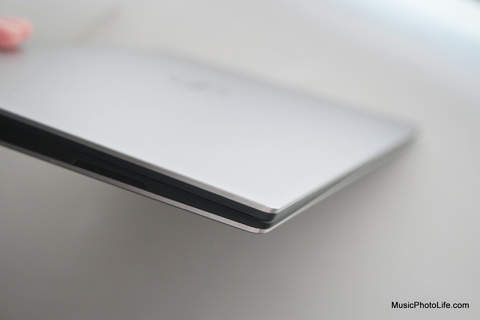 Dell XPS 13 (2016) small speaker grille