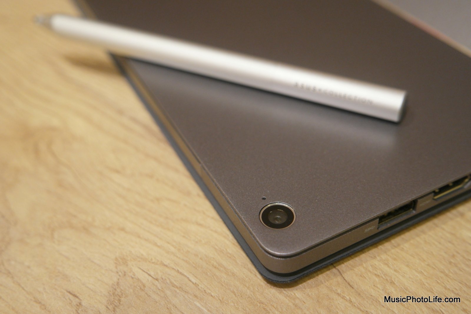 ASUS Transformer 3 Pro 13MP rear camera, review by Singapore gadget reviewer Chester Tan