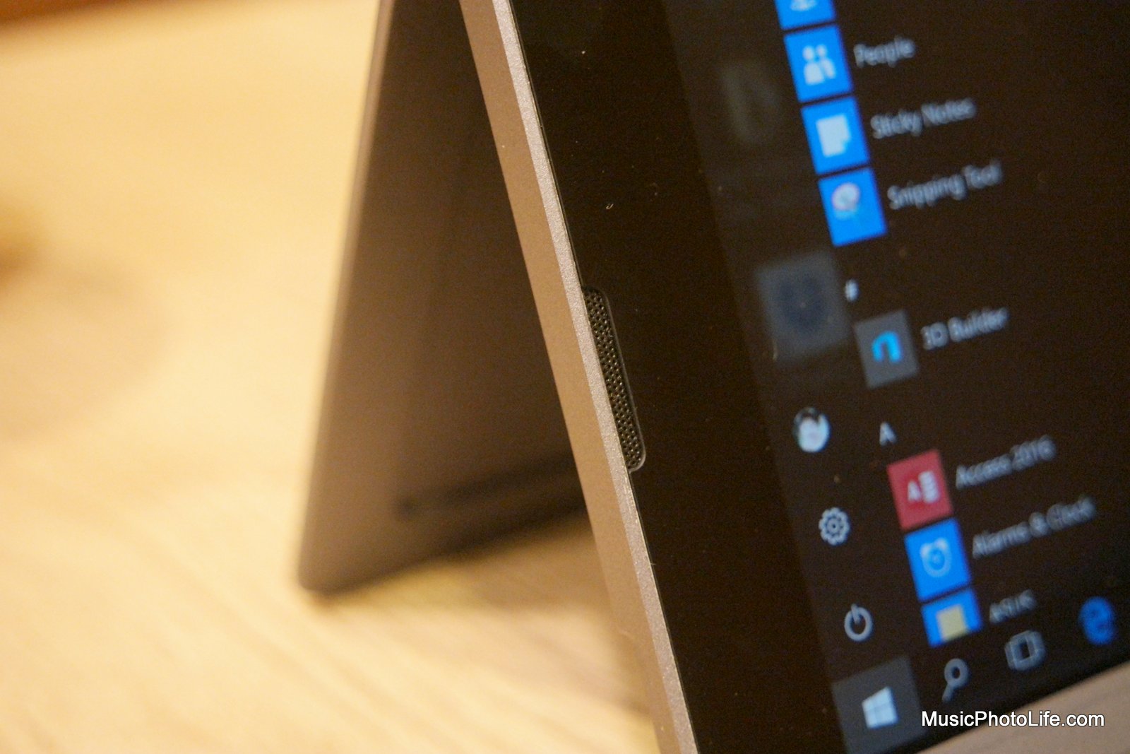 ASUS Transformer 3 Pro speakers, review by Singapore gadget reviewer Chester Tan