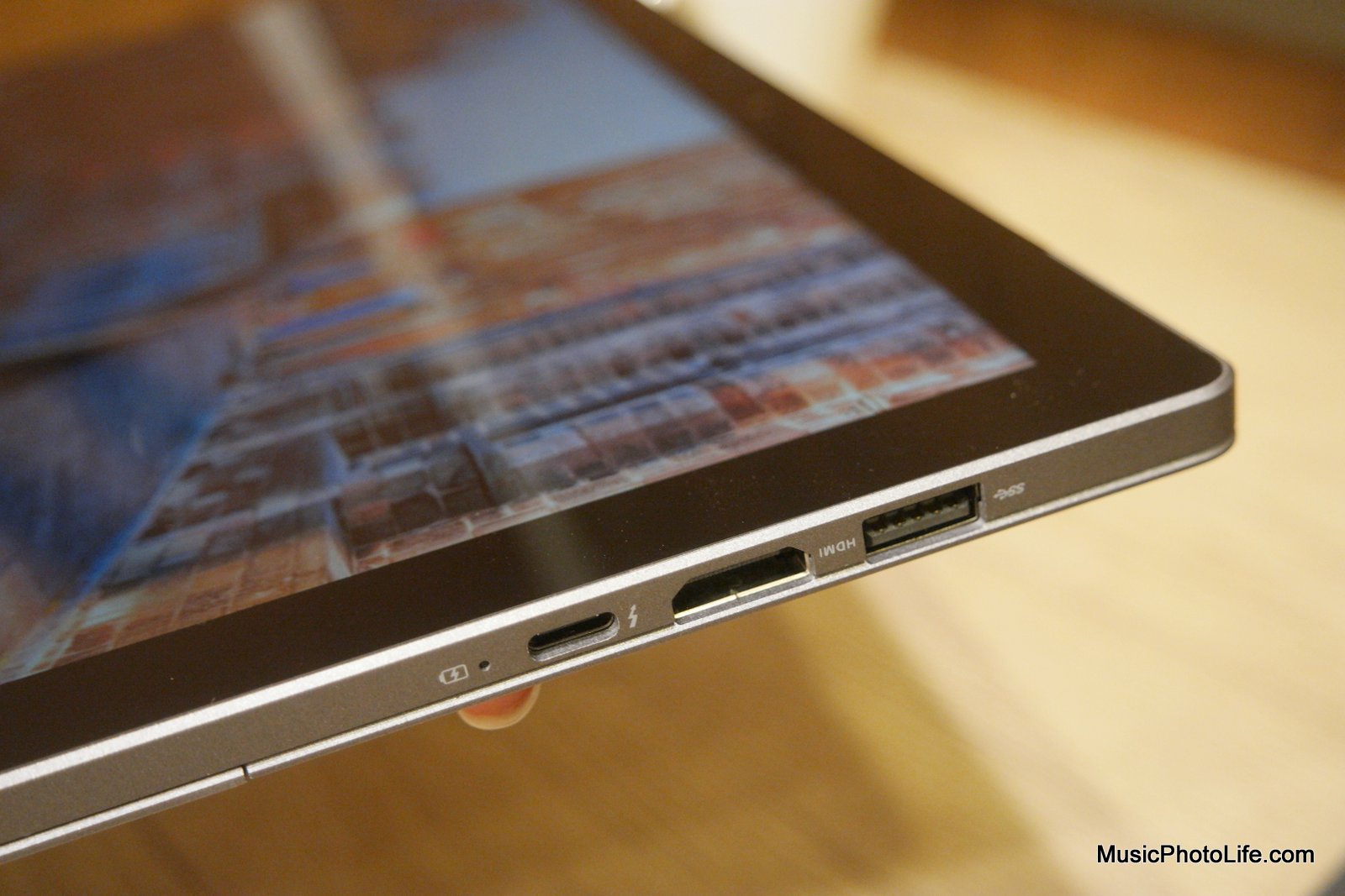 ASUS Transformer 3 Pro connectors, review by Singapore gadget reviewer Chester Tan