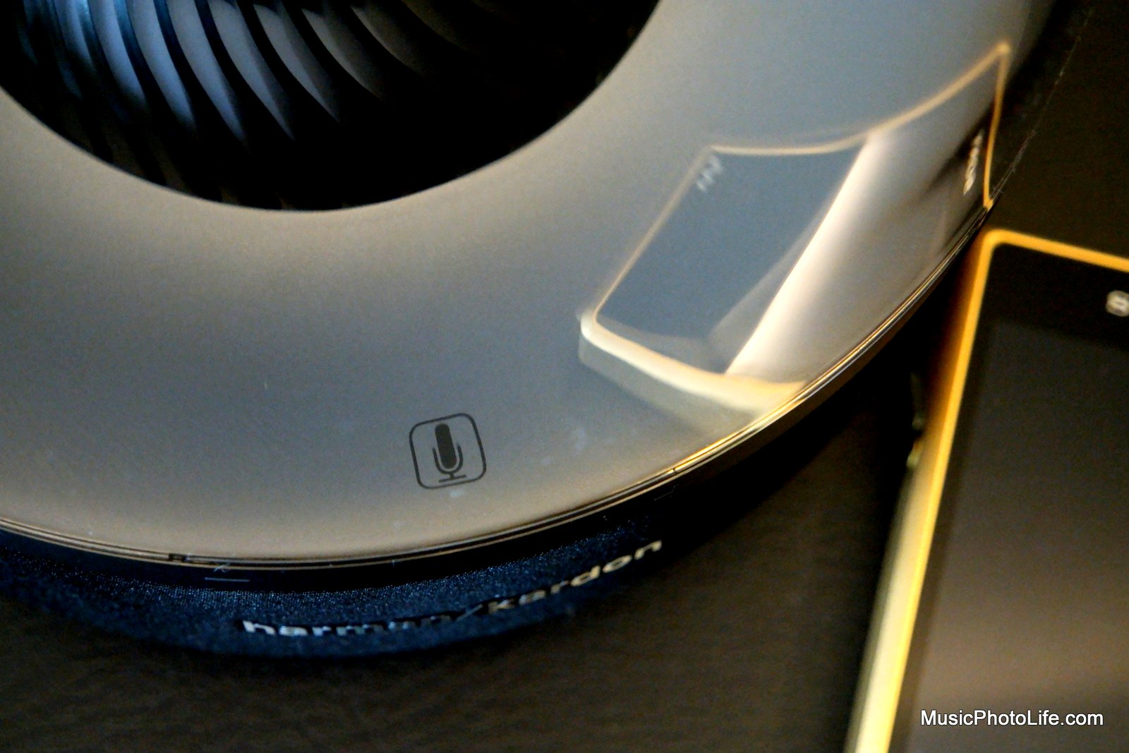 Harman Kardon Aura Studio 2 Bluetooth Speaker review by musicphotolife.com
