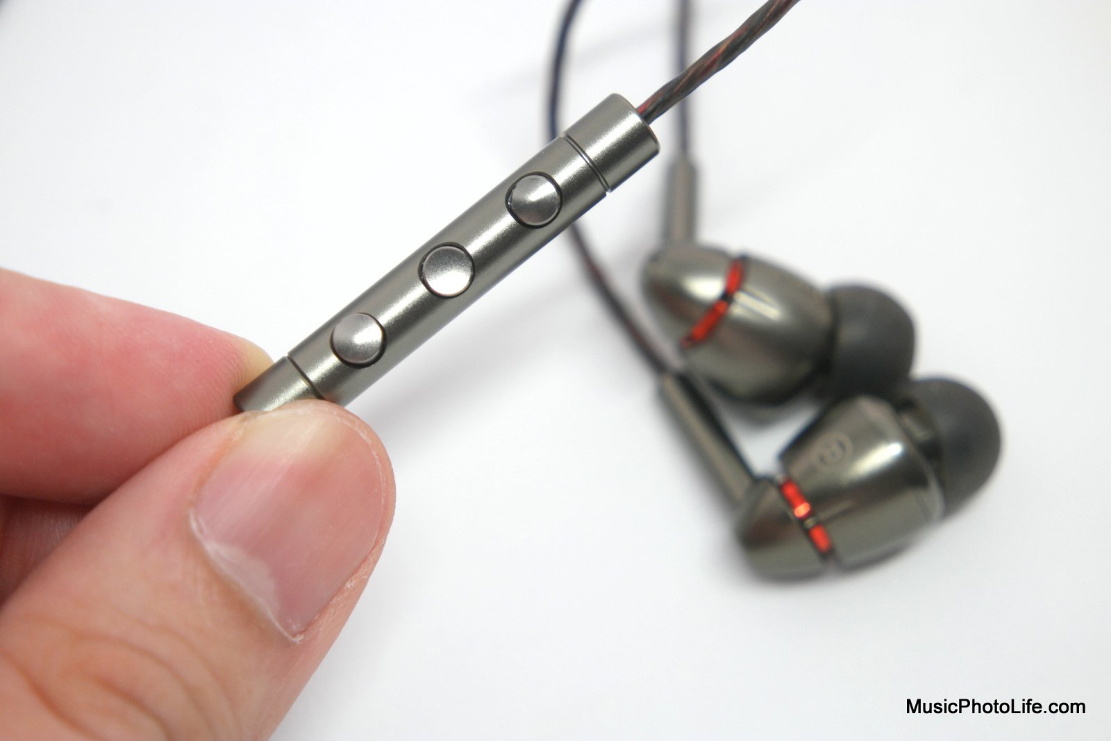 1MORE Quad Driver In-Ear Headphones review by Chester Tan musicphotolife.com