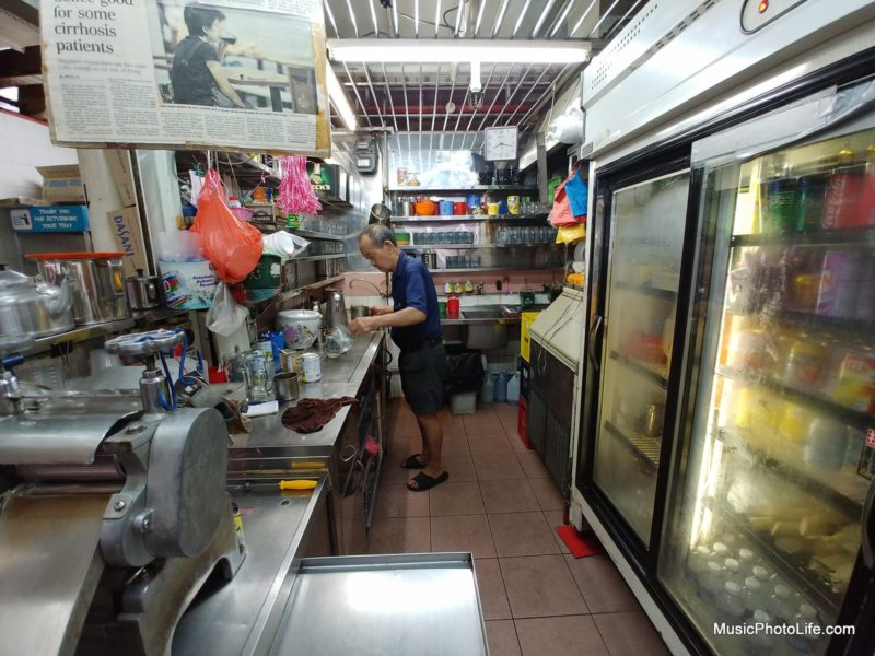 LG V30+ sample image - kopi stall