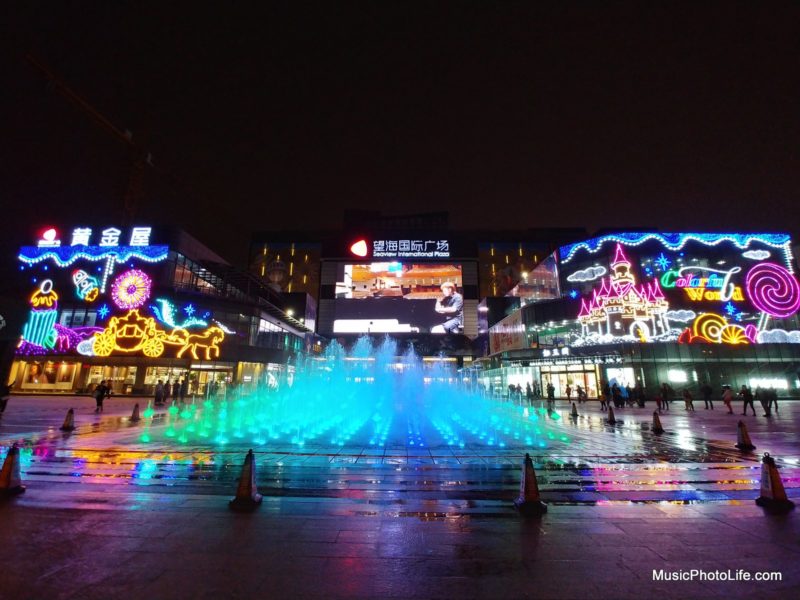 LG V30+ sample image - night light at Haikou shopping mall