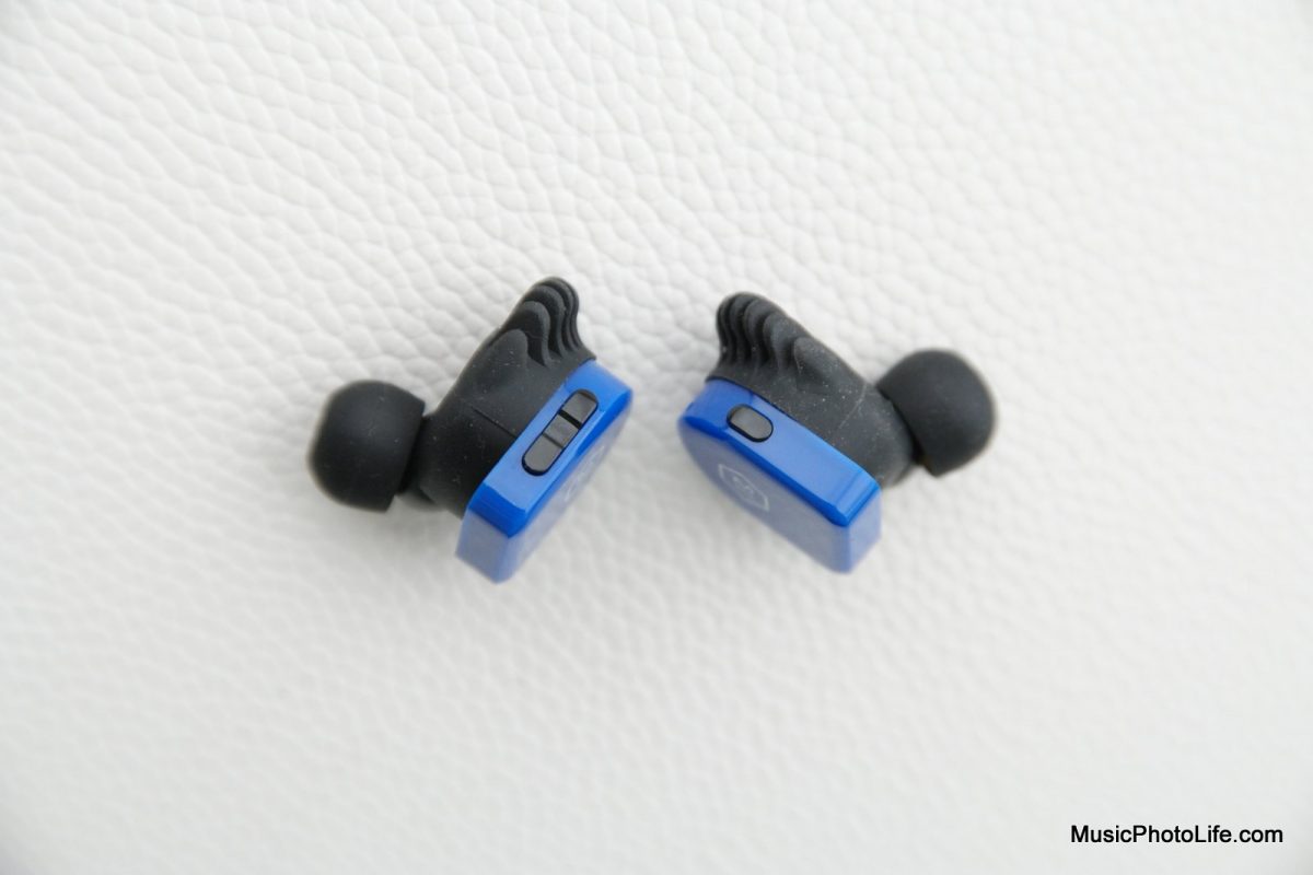 Master & Dynamic MW07 GO detailed buttons
