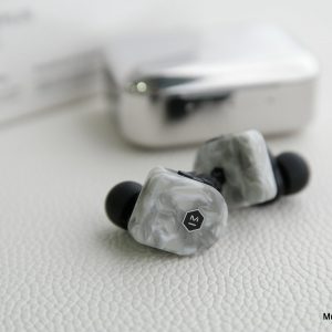 Master & Dynamic MW07 PLUS