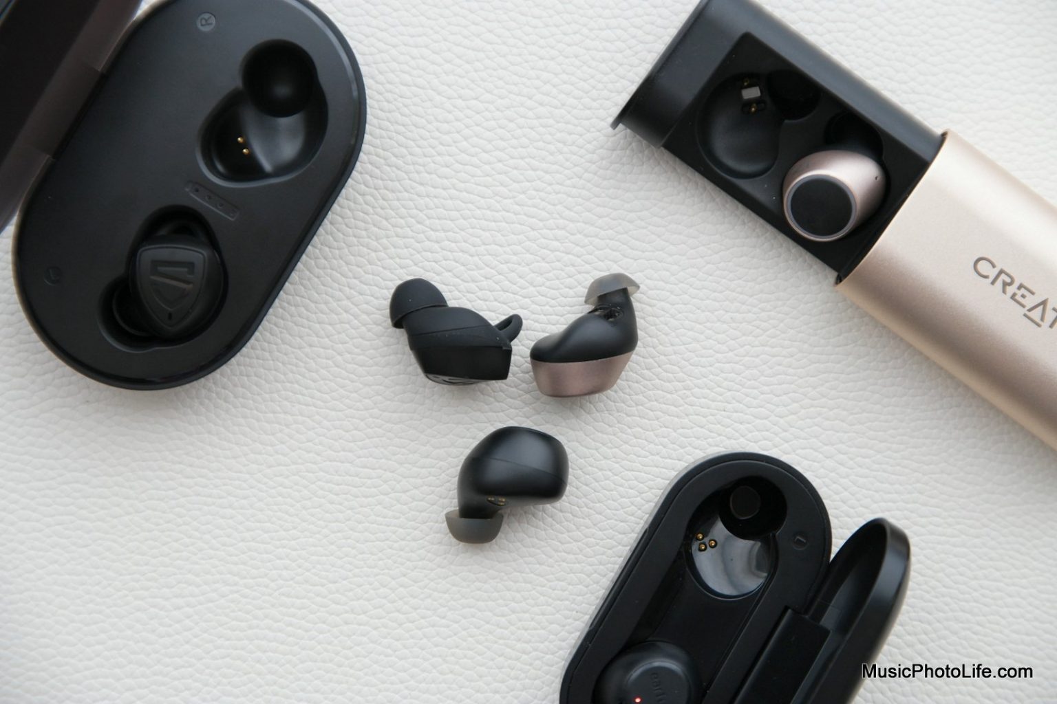 Soundpeats_TrueShift2_Creative_Outlier_Gold_Earfun_Free-1536x1024.jpg