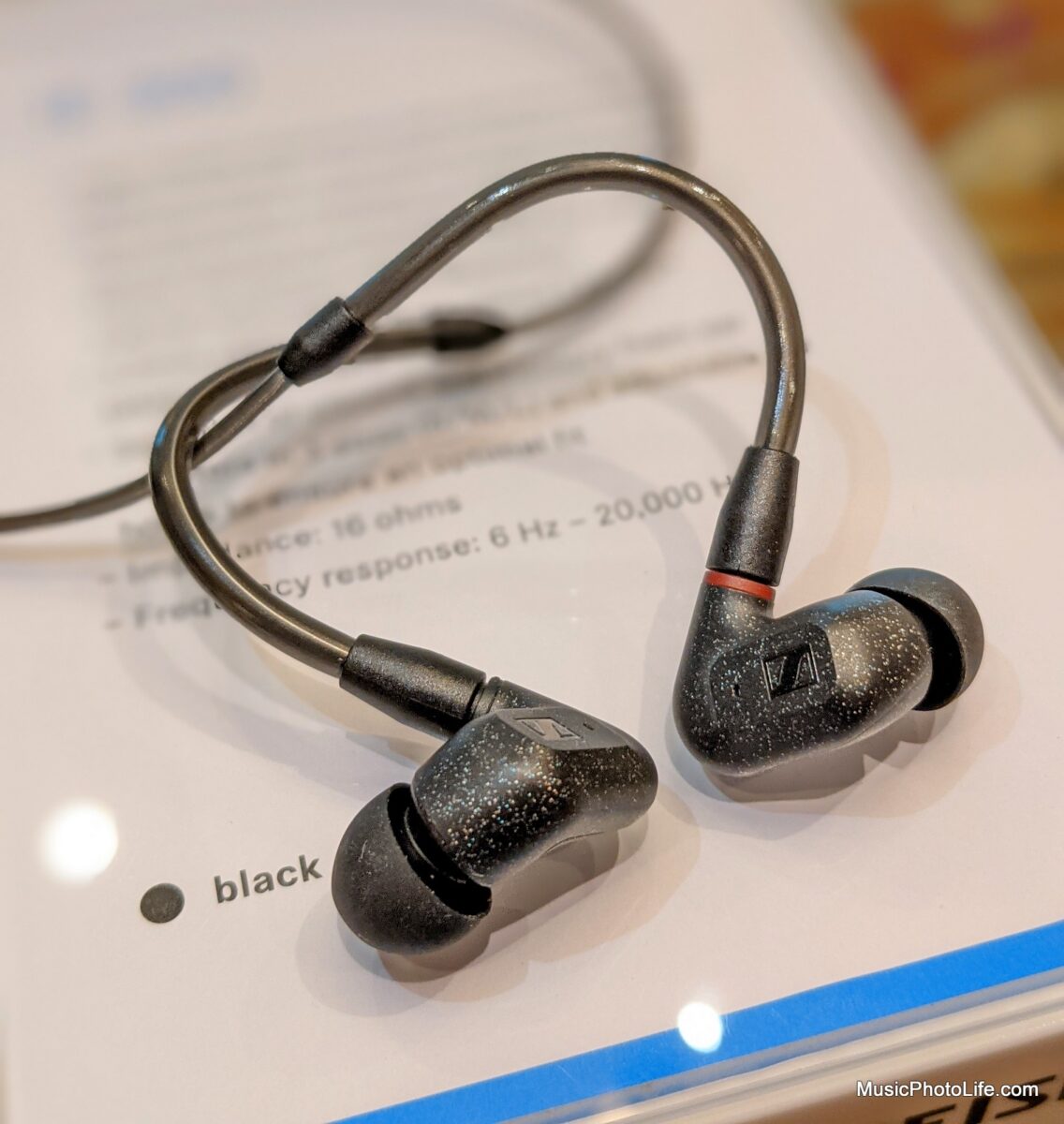 Sennheiser_IE300_6-1136x1200.jpg