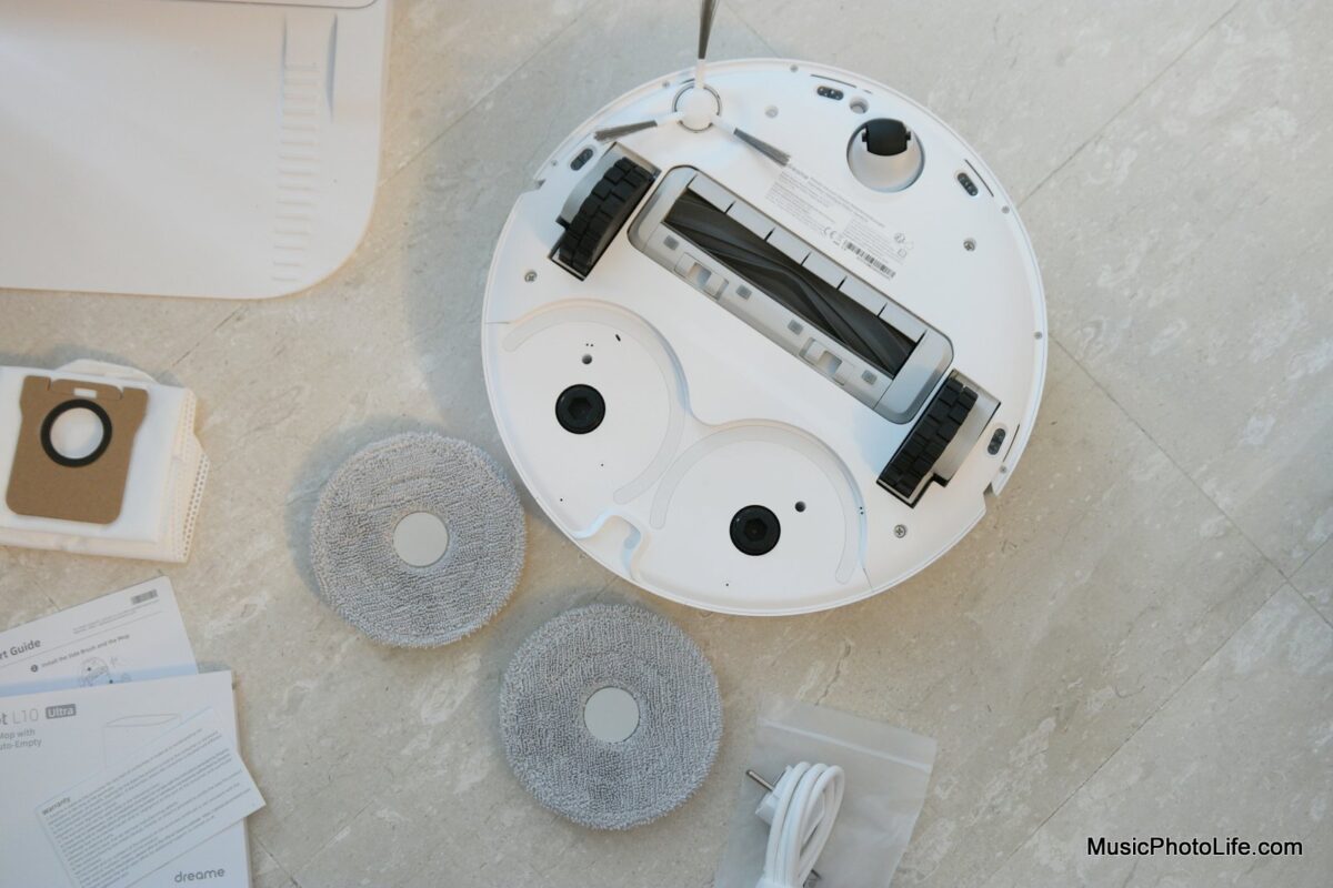 DreameBot L10 Ultra underside