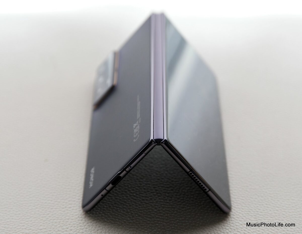 Honor Magic V2 smartphone details