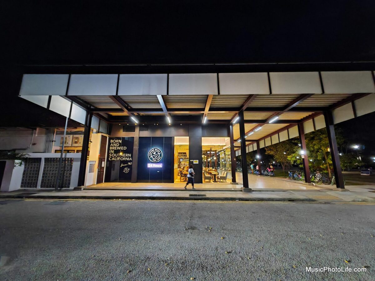 Honor Magic V2 test shot - night scene