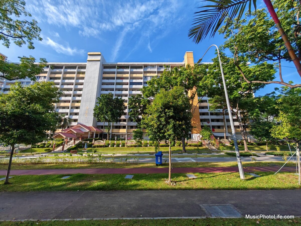 Honor Magic V2 test shot - HDB flat