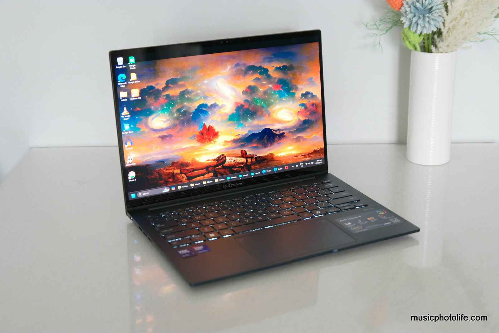 ASUS Zenbook 14 UX3405CA (2025) Review