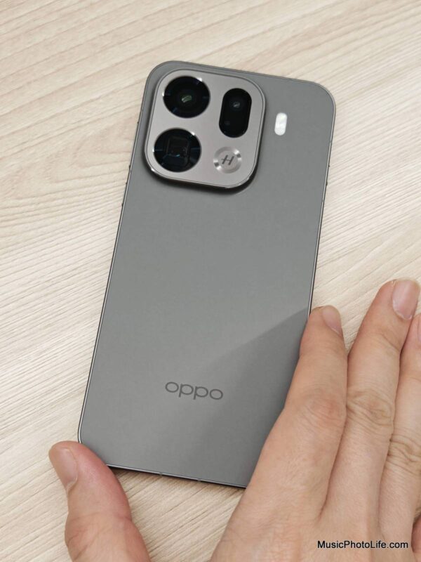 OPPO Find X9 Pro - rear view