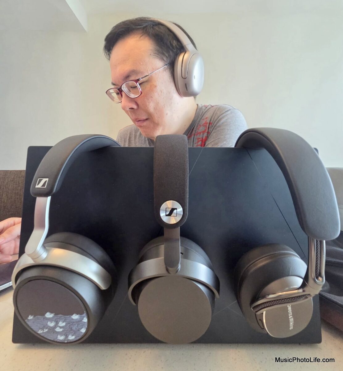 Sennheiser MOMENTUM 5 vs. HDB 630 vs. BW PX8 S2 vs. JBL Tour One M3