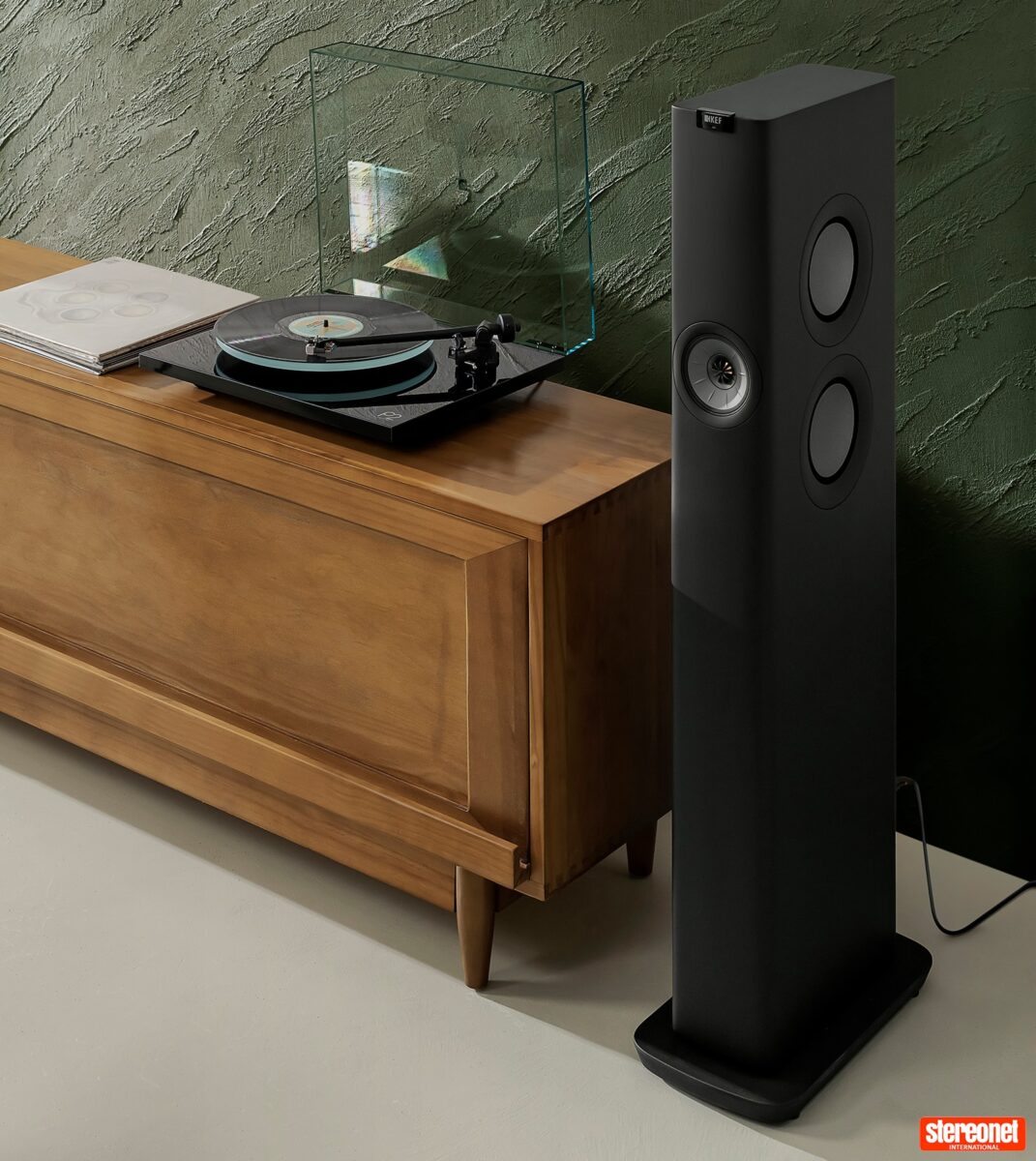 Atlas-Sound-Vision-Lines-Up-KEF,-Accuphase-MartinLogan