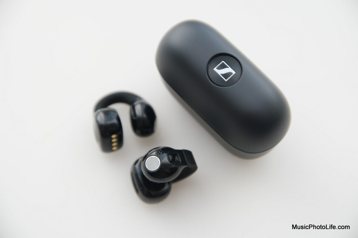 Sennheiser ACCENTUM Clip and charging case