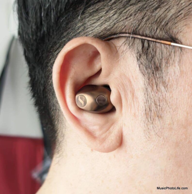 Sennheiseser MOMENTUM True Wireless 5 - on my ears